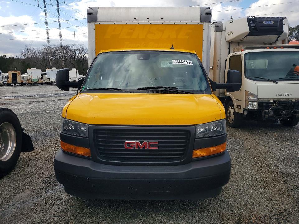 2021 GMC Savana BOX Truck