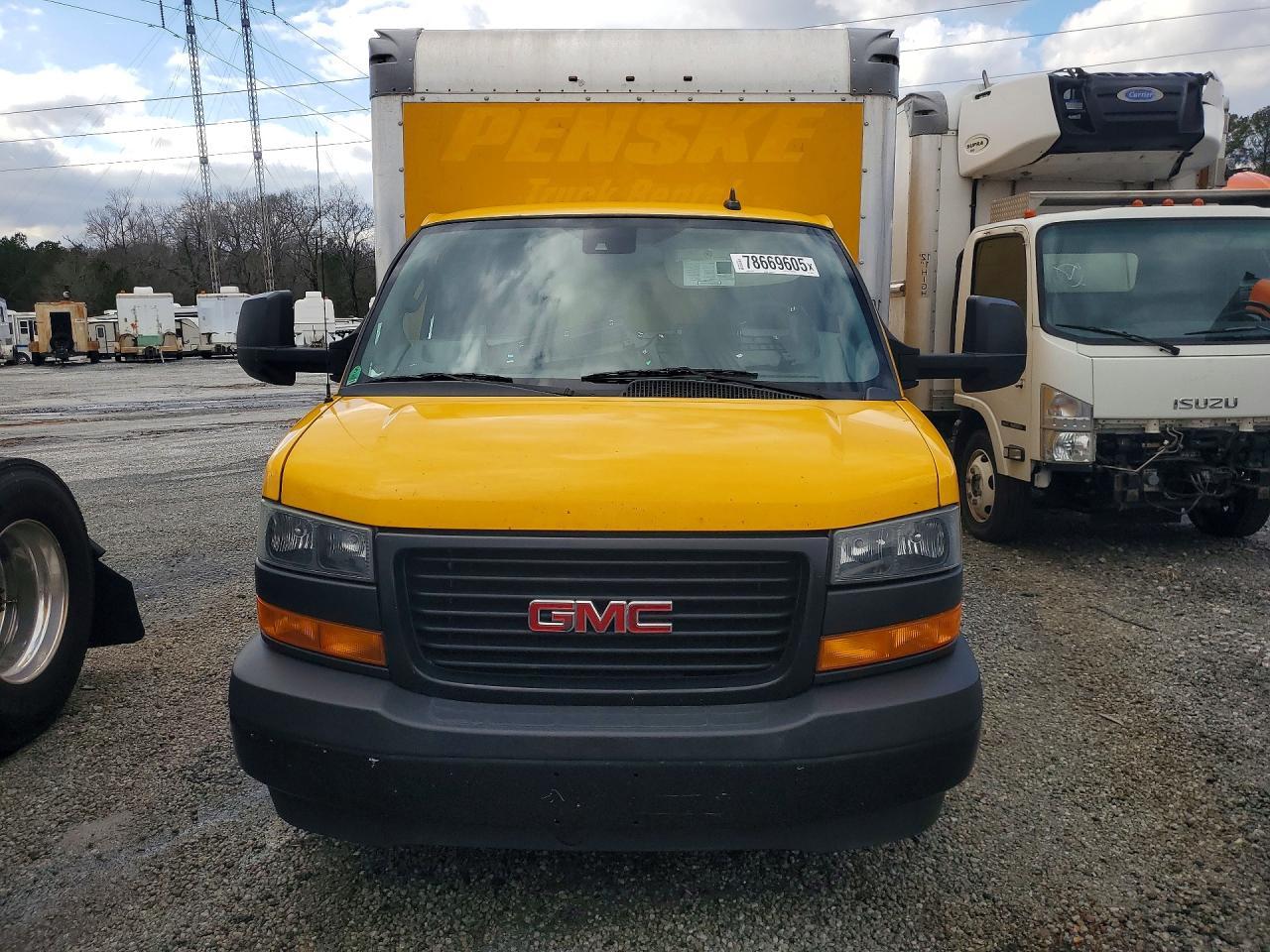2021 GMC Savana box Truck