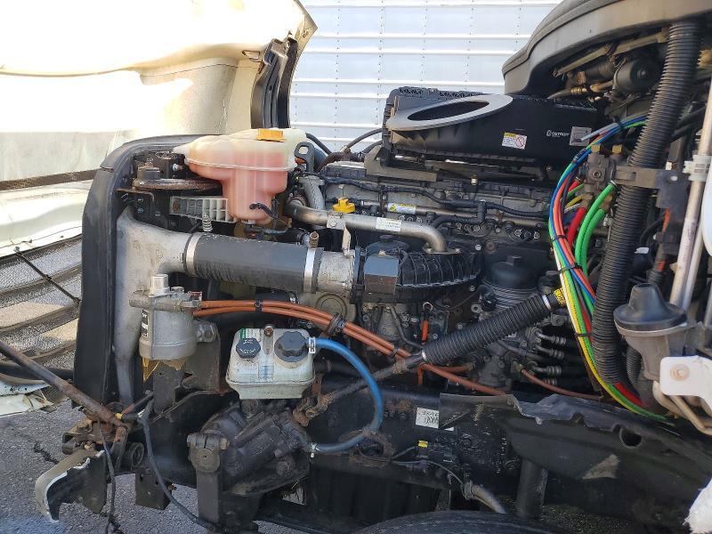 2018 Freigliner 2018 Freightliner Cascadia 126 Semi Truck