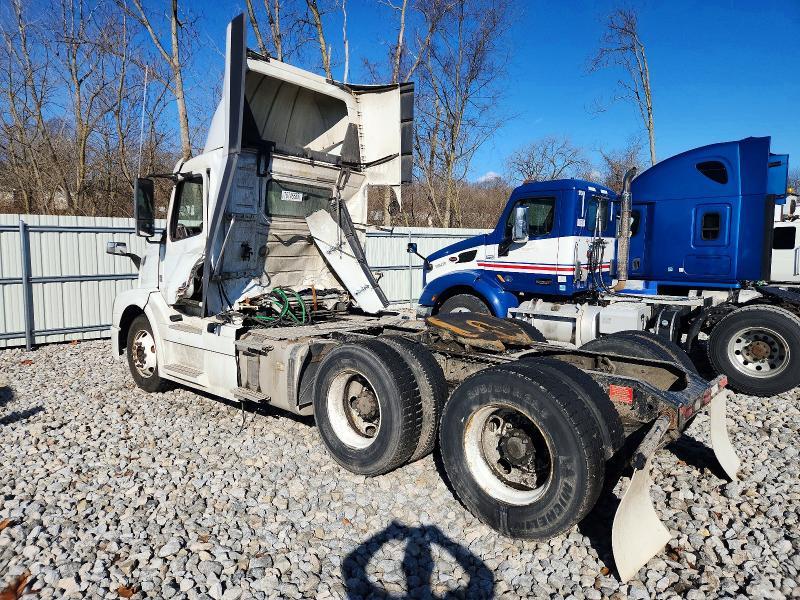 2017 Volv O VNL Semi Truck