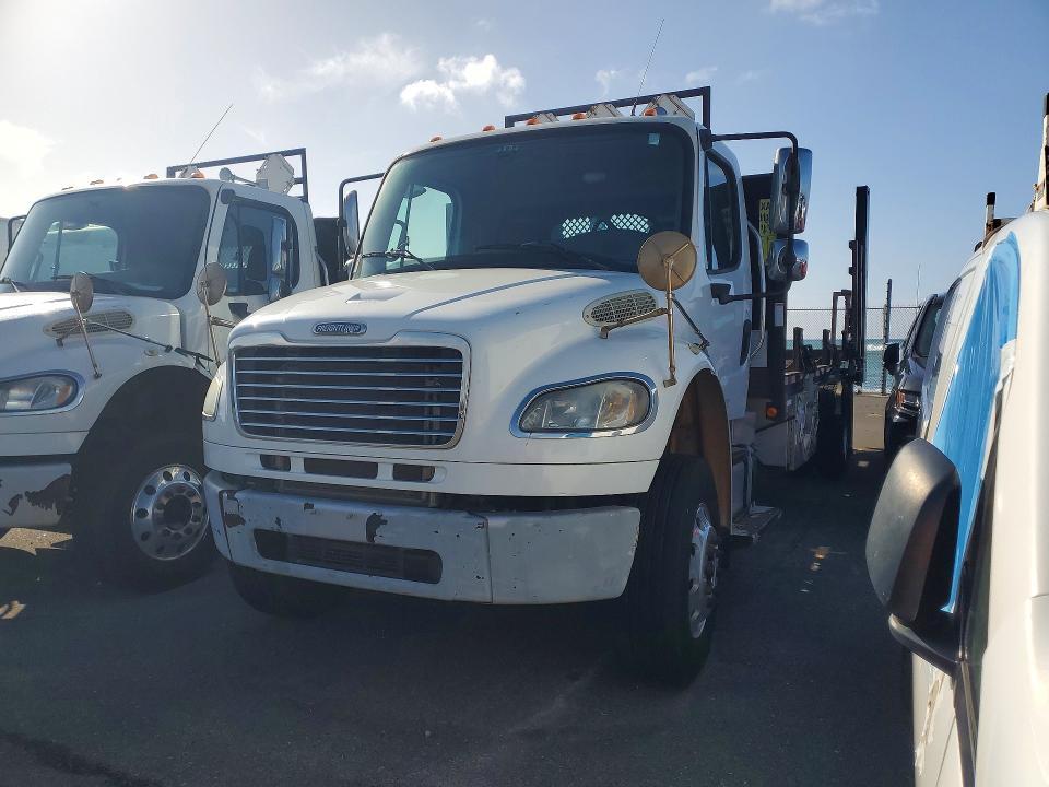 2013 Freigliner 2013 Freightliner M2 106 MED
