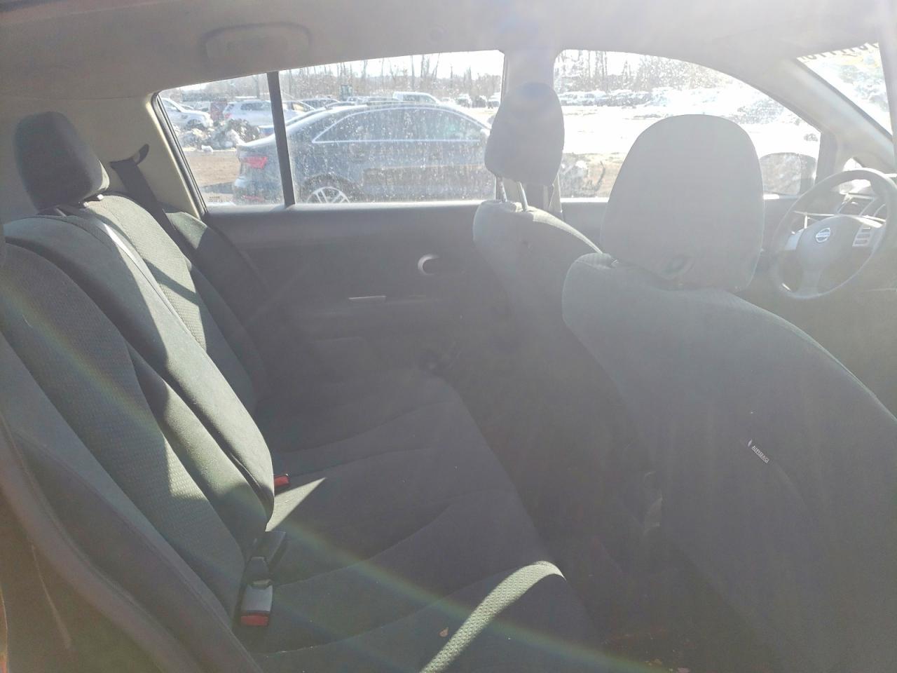 2011 Nissan Versa s