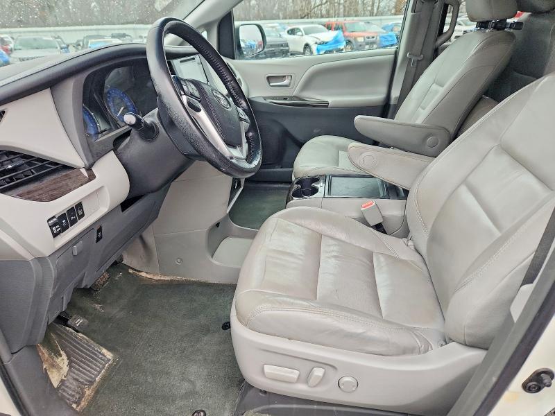 2016 Toyota Sienna xle 8-passenger