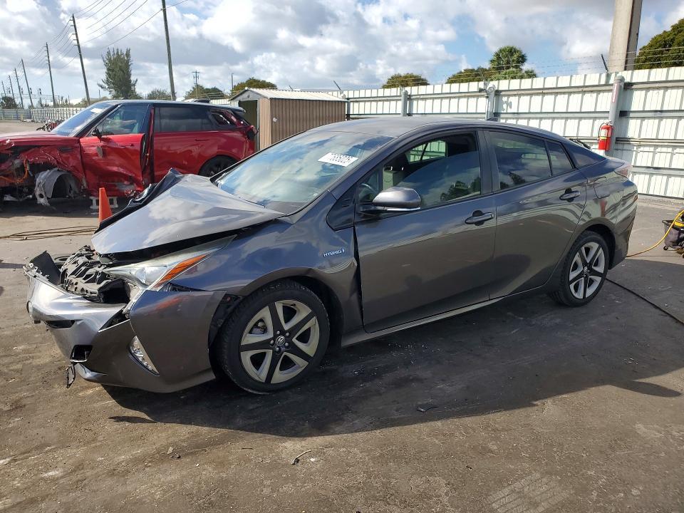 2016 Toyota Prius Three Touring