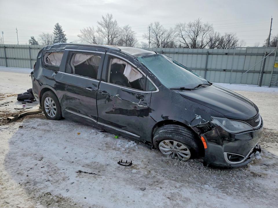 2019 Chrysler Pacifica Touring l
