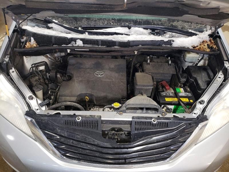 2014 Toyota Sienna le