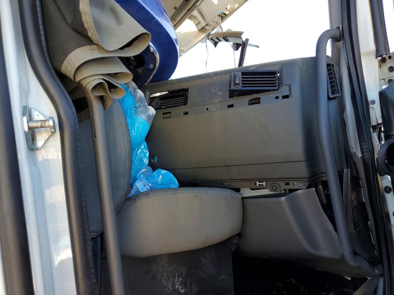 2025 Volvo VNR Semi Truck