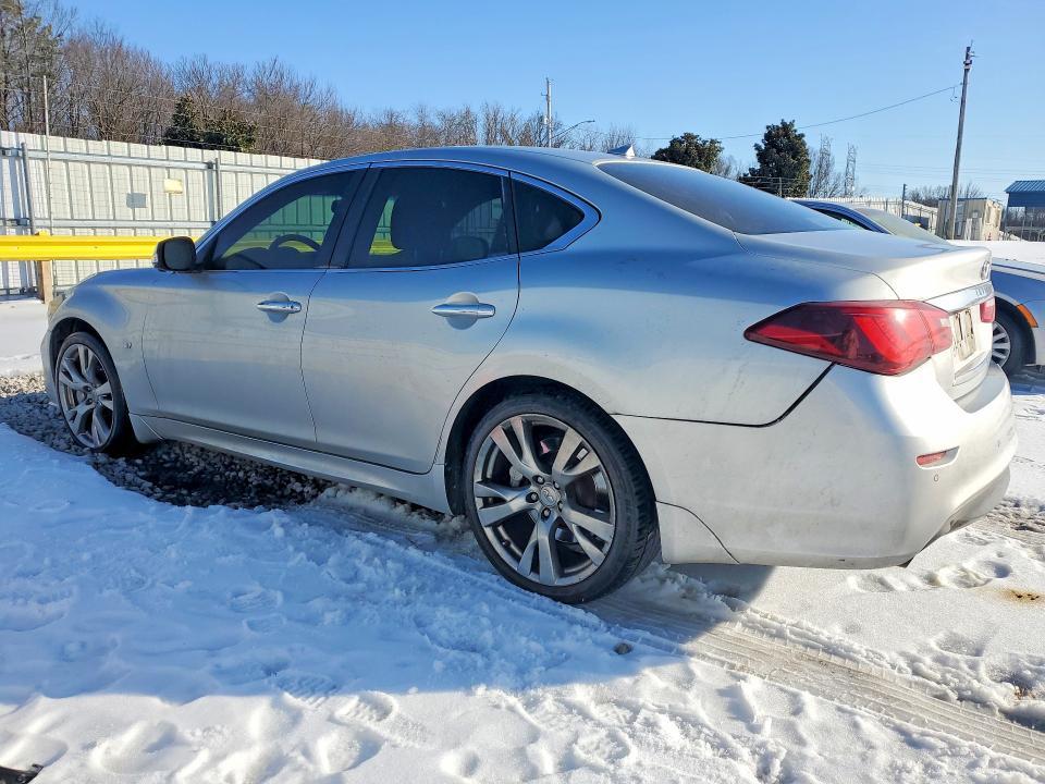 2015 Infiniti Q70 3.7