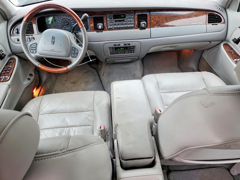 2002 Lincoln Town car Signature