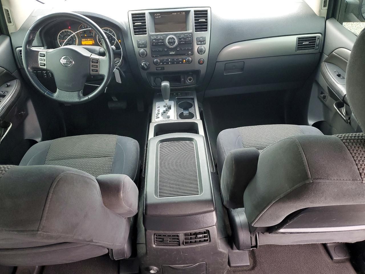 2011 Nissan Armada sv