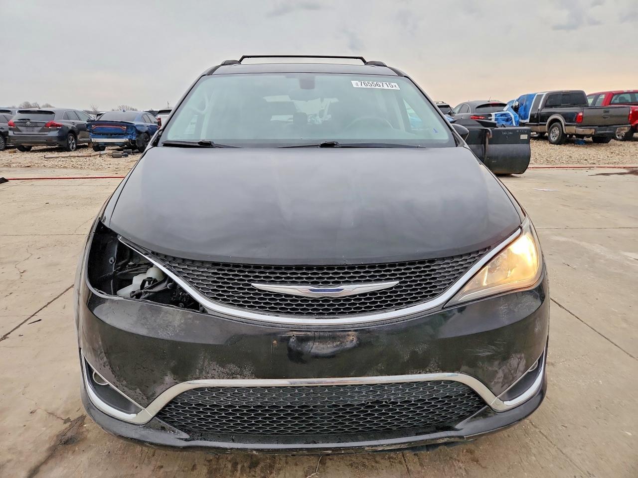 2017 Chrysler Pacifica Touring l