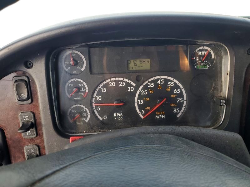 2015 Freightliner Business Class M2 Flatbed Truck