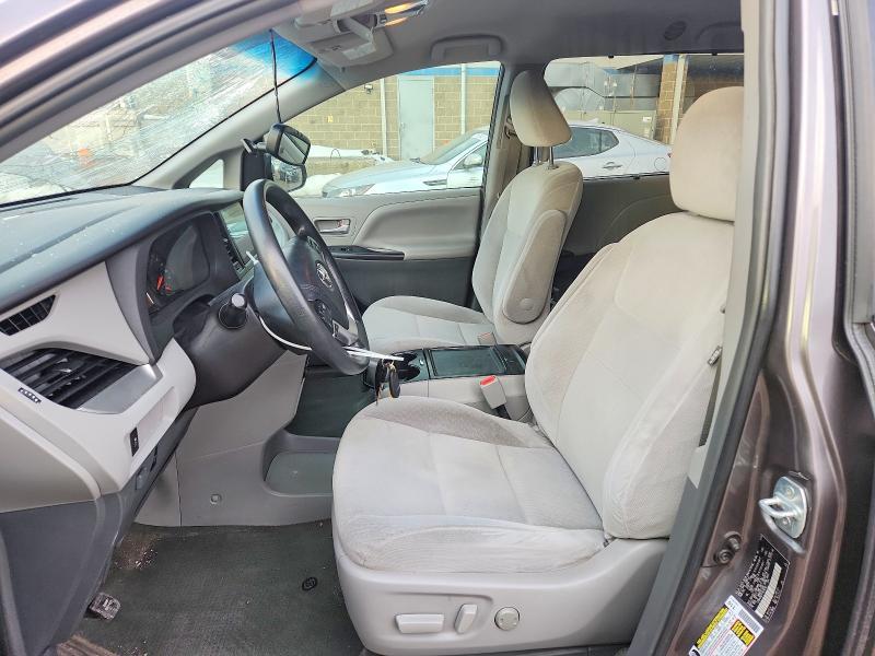2015 Toyota Sienna le 8-passenger