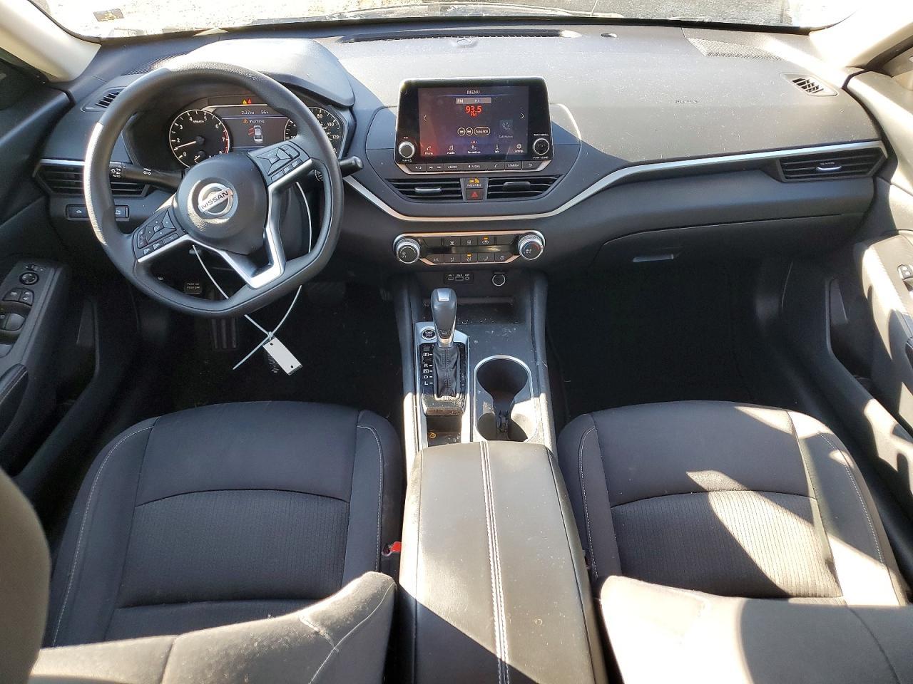 2022 Niss Altima 2.5 sv