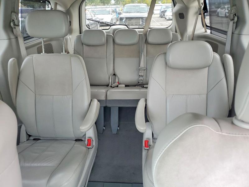 2010 Chrysler Town & Country Limited