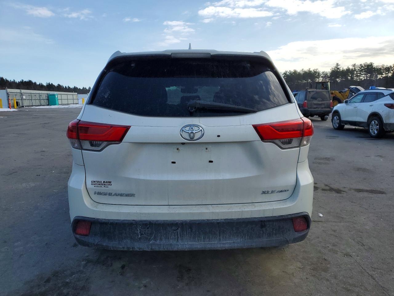 2019 Toyota Highlander se