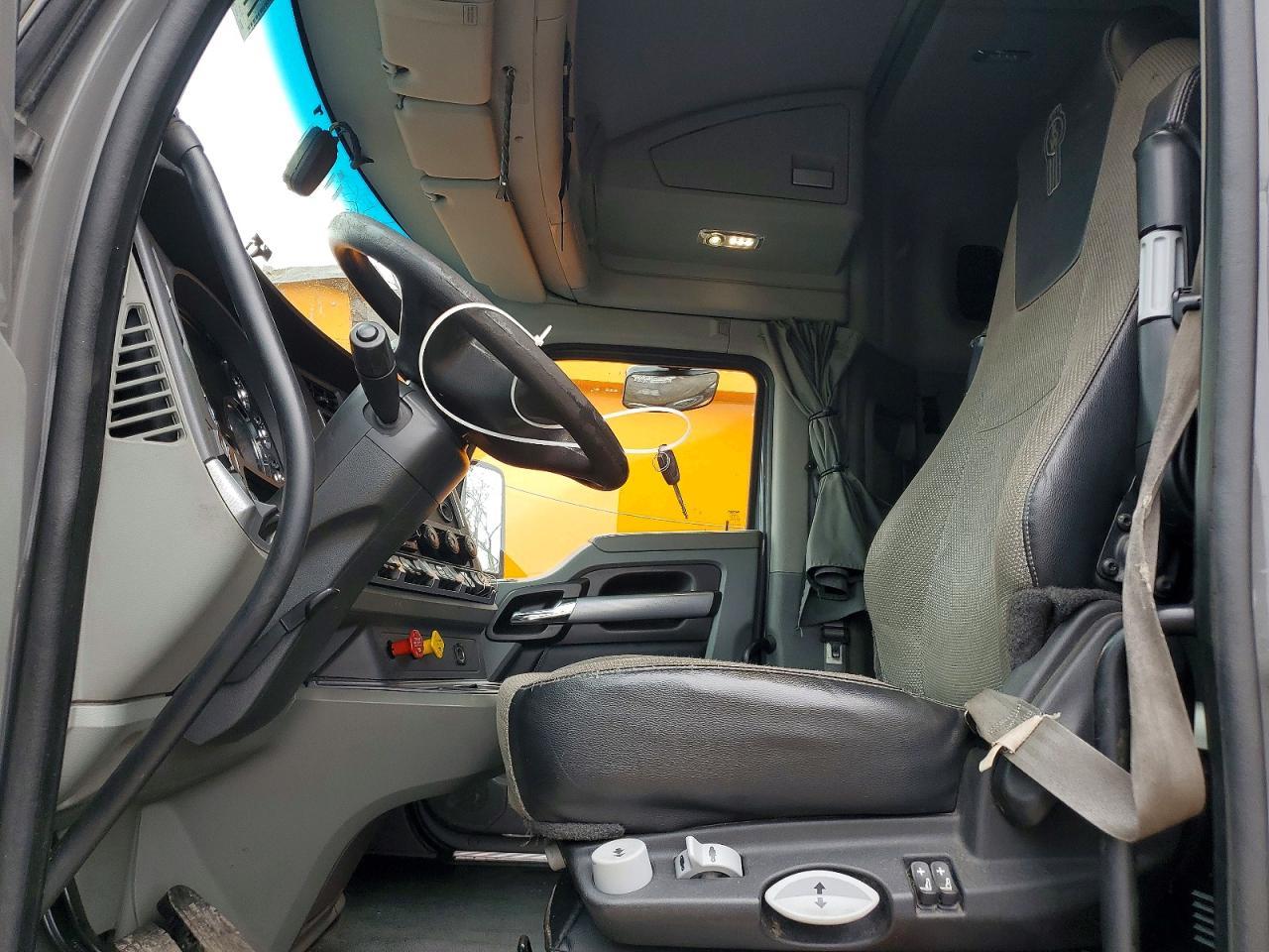 2020 Kenworth T680 Semi Truck