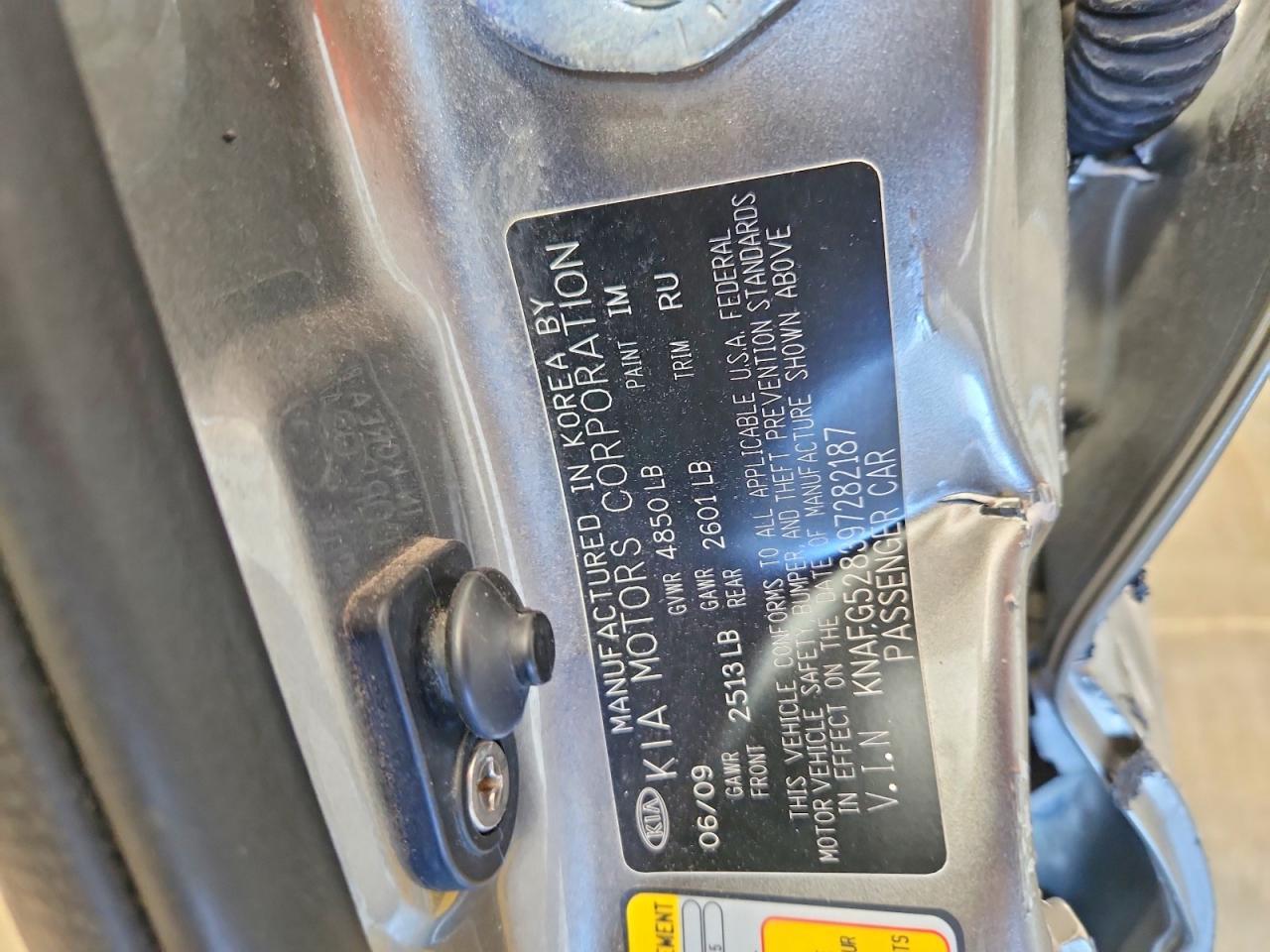 2009 KIA Rondo Base