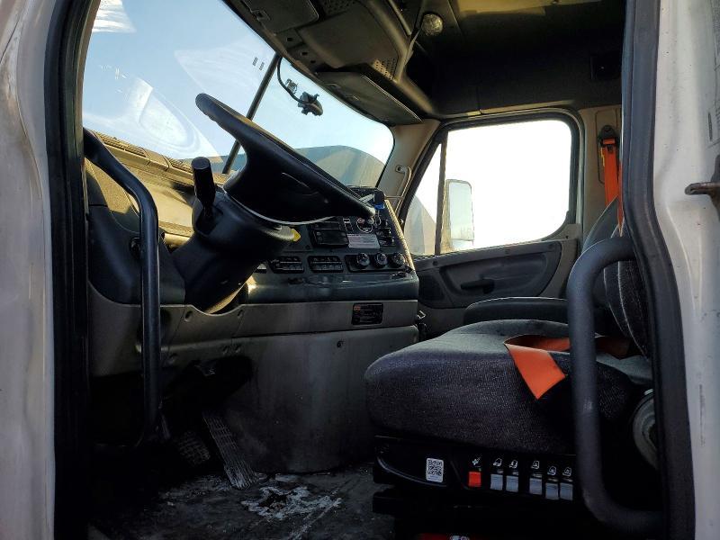 2016 Freightliner Cascadia 125