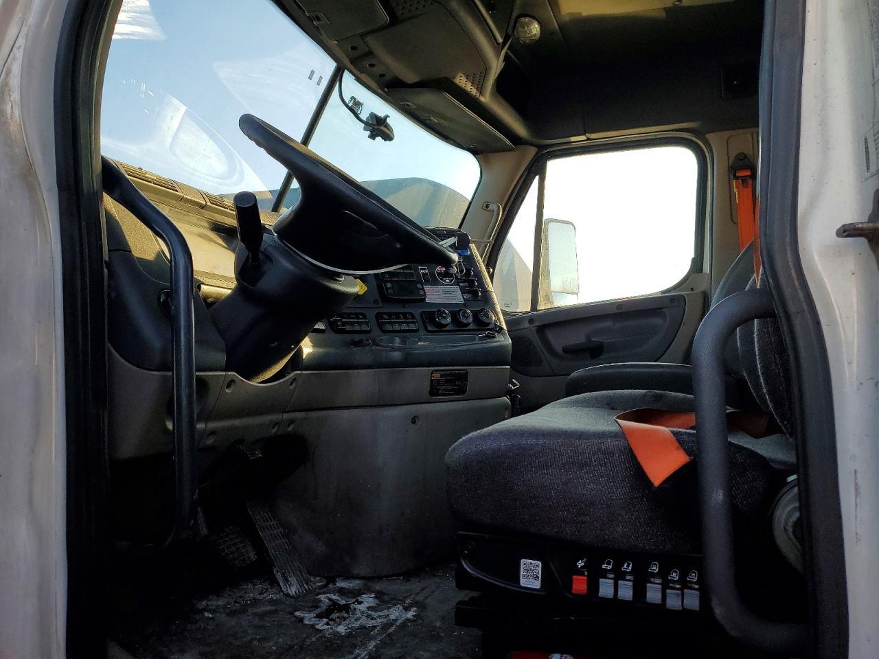 2016 Freightliner Cascadia 125