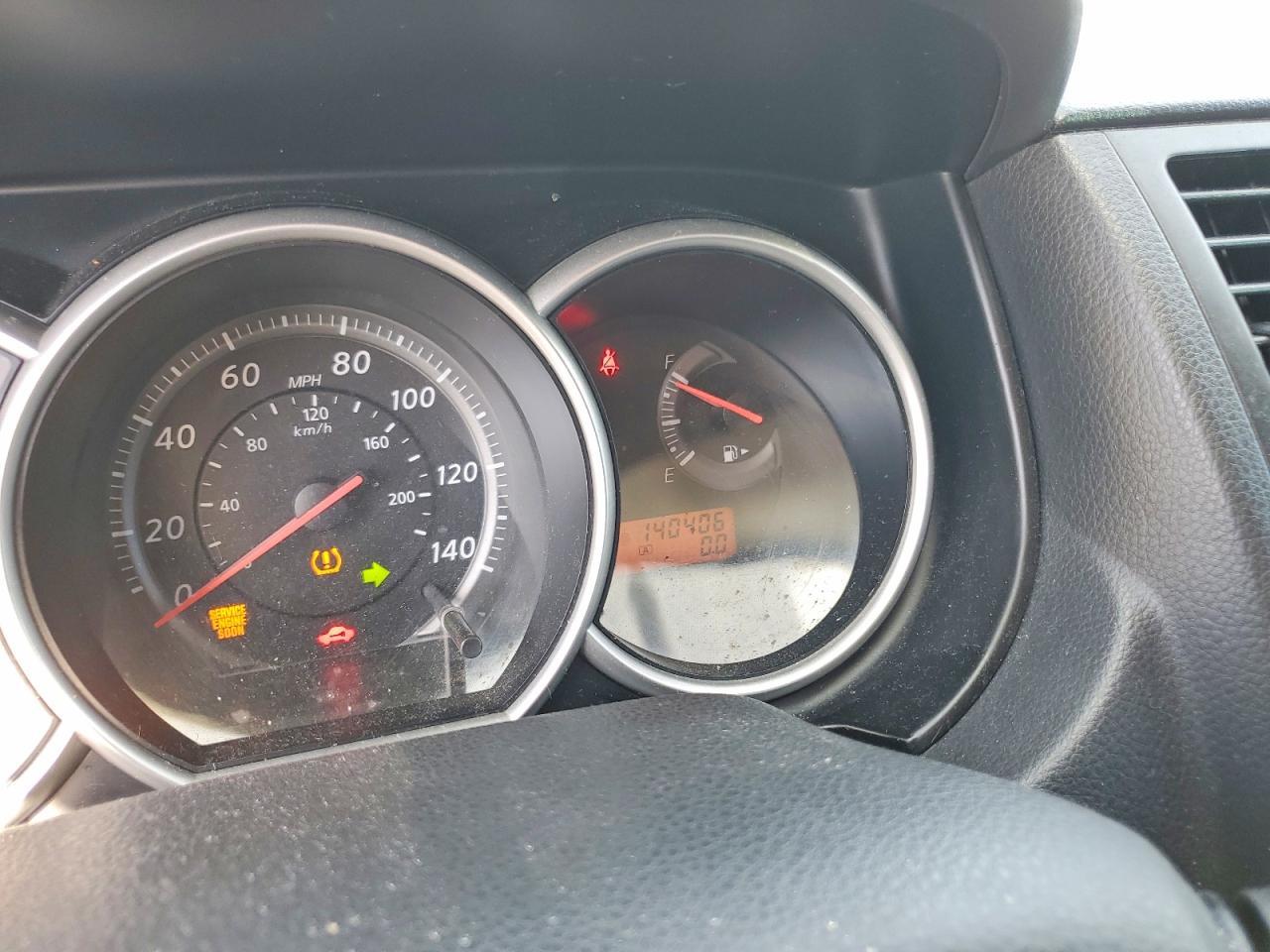 2011 Niss Versa s