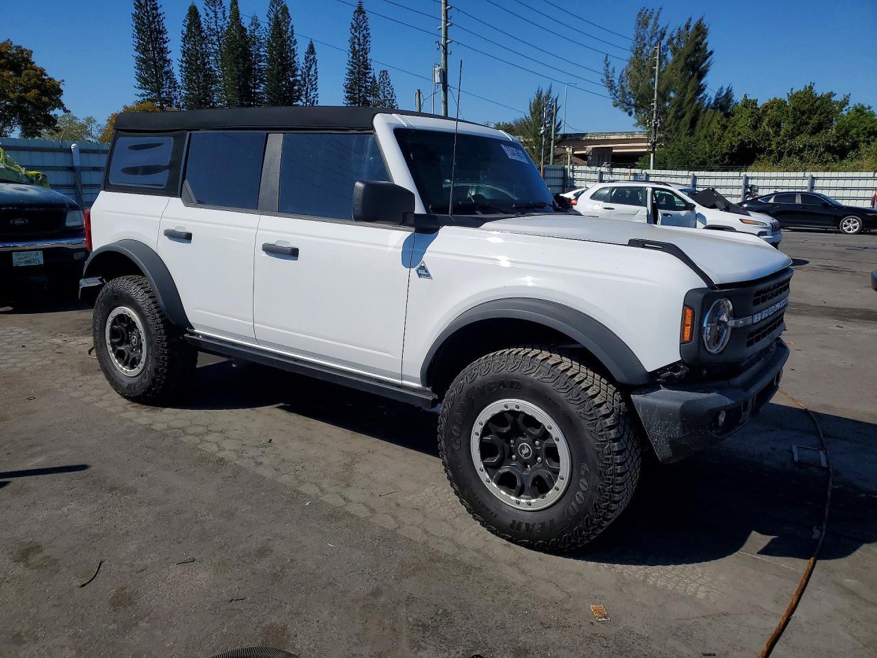 2023 Ford Bronco Base