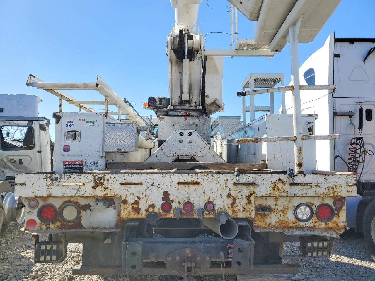 2015 Freightliner Business Class M2 Bucket Truck