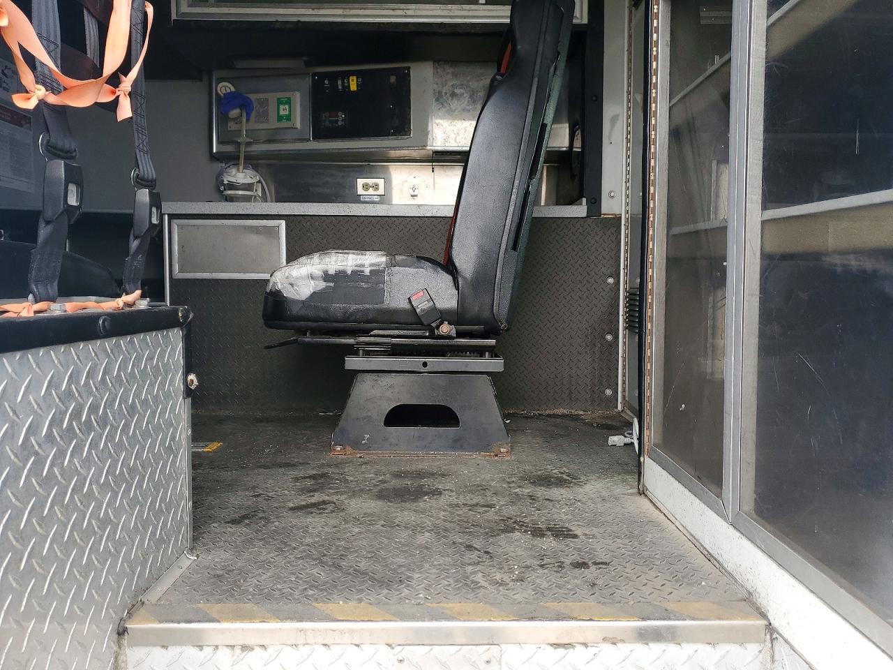 2019 Ford Econoline E450 Super Duty Cutaway Van