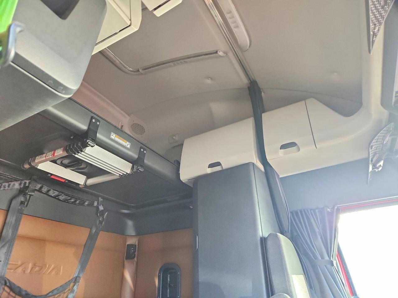 2021 Freightliner Cascadia 126 Semi Truck