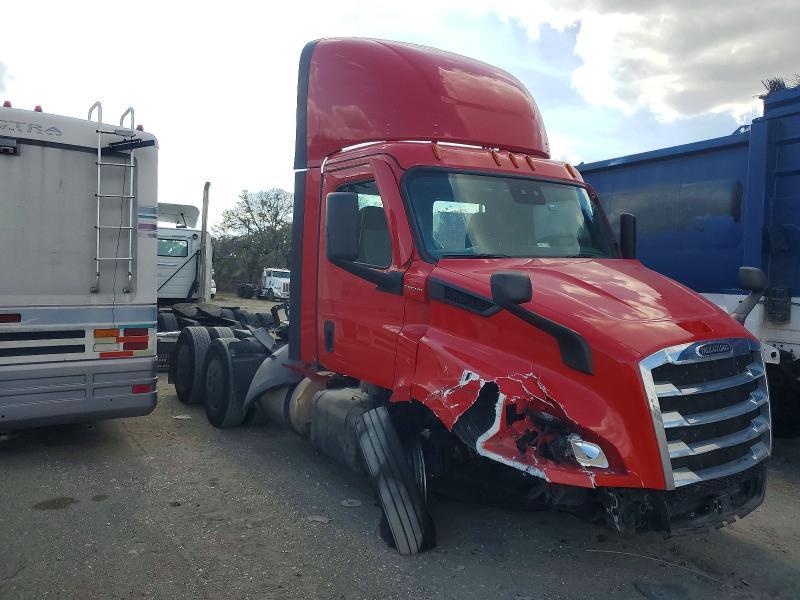 2022 Freigliner 2022 Freightliner Cascadia 116 Semi Truck