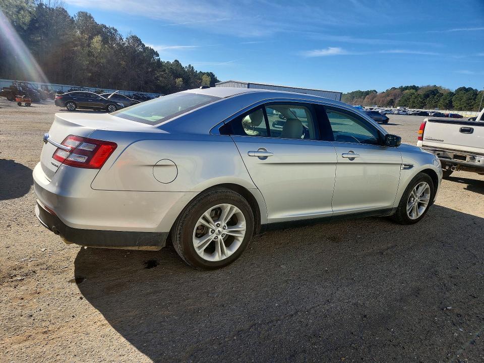 2015 Ford Taurus se
