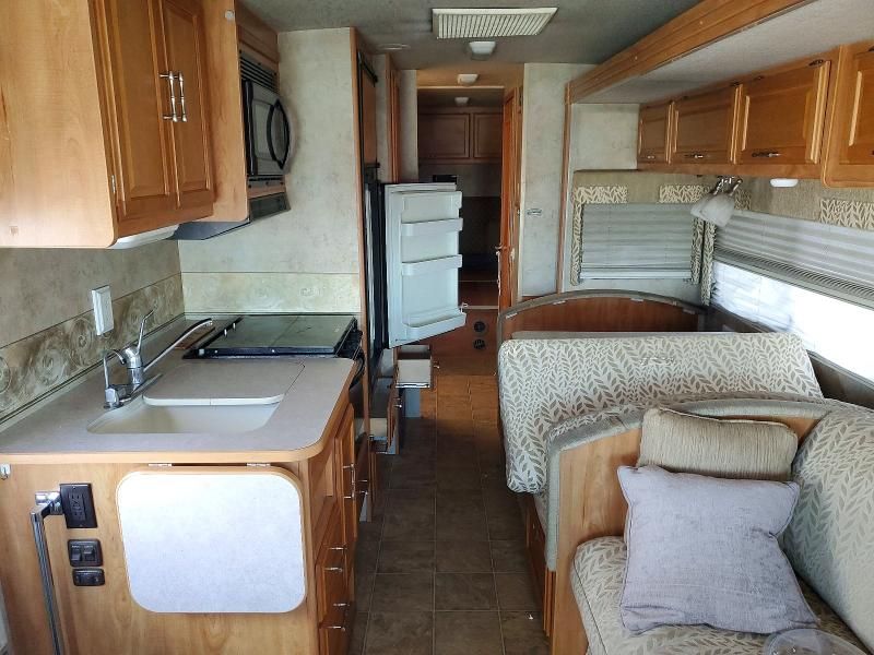 2006 Winnebago Sightseer 30B
