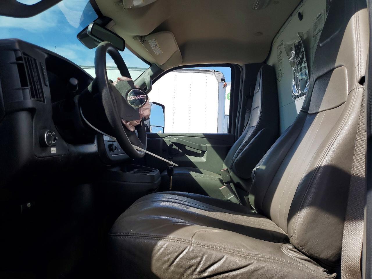 2021 GMC Savana BOX Truck