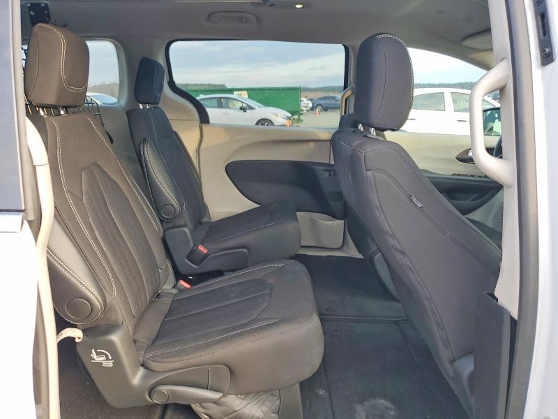 2024 Chrysler Voyager lx