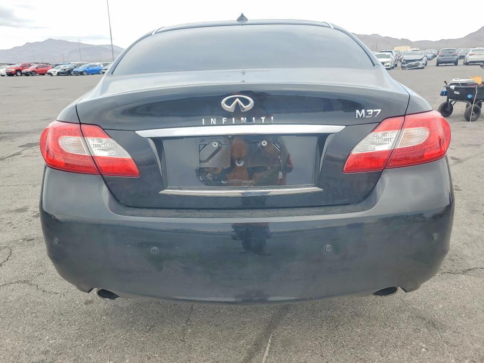 2013 Infinity M37 Base