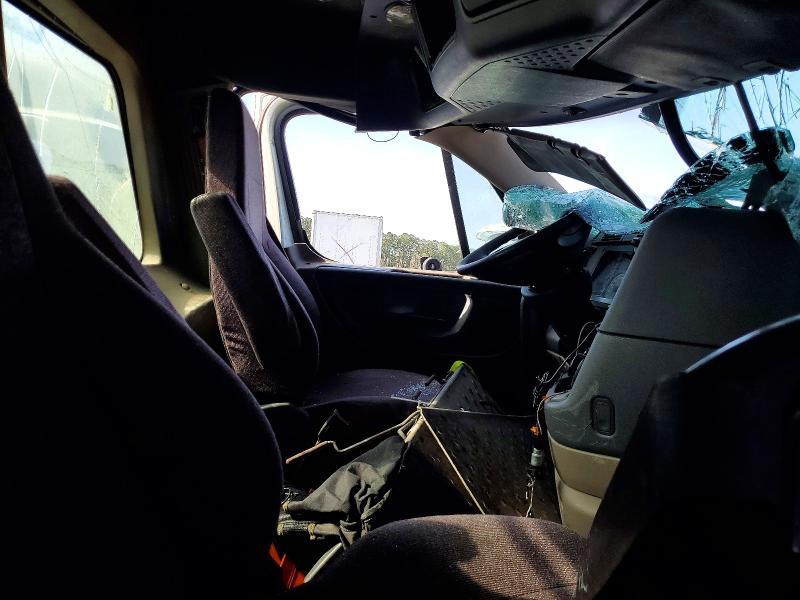 2018 Freightliner Cascadia 125 Semi Truck