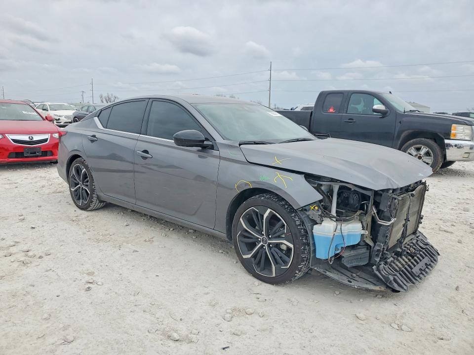 2024 Niss Altima 2.5 sr