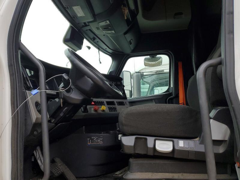 2021 Freigliner 2021 Freightliner Cascadia 126 Semi Truck