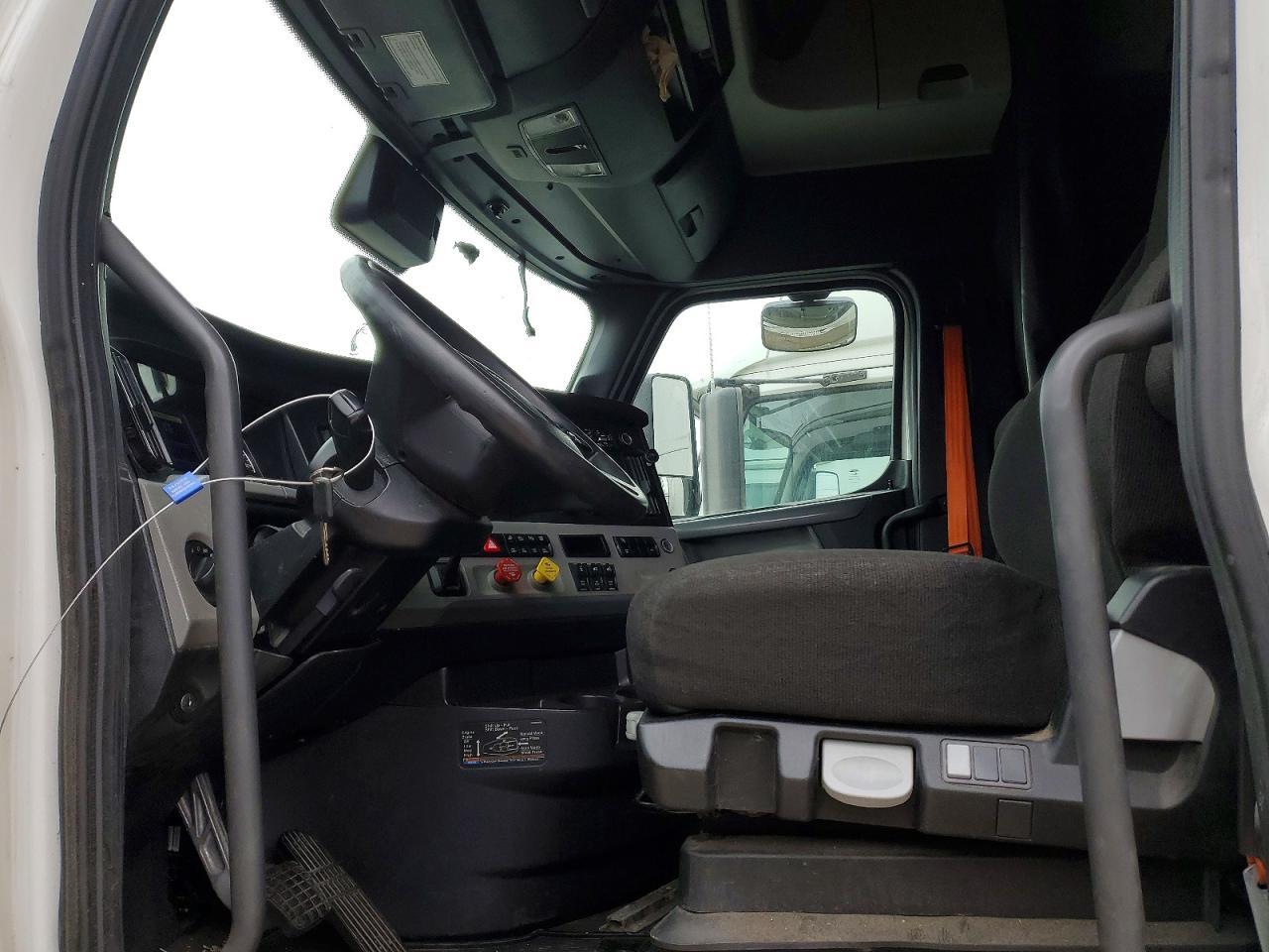 2021 Freigliner 2021 Freightliner Cascadia 126 Semi Truck