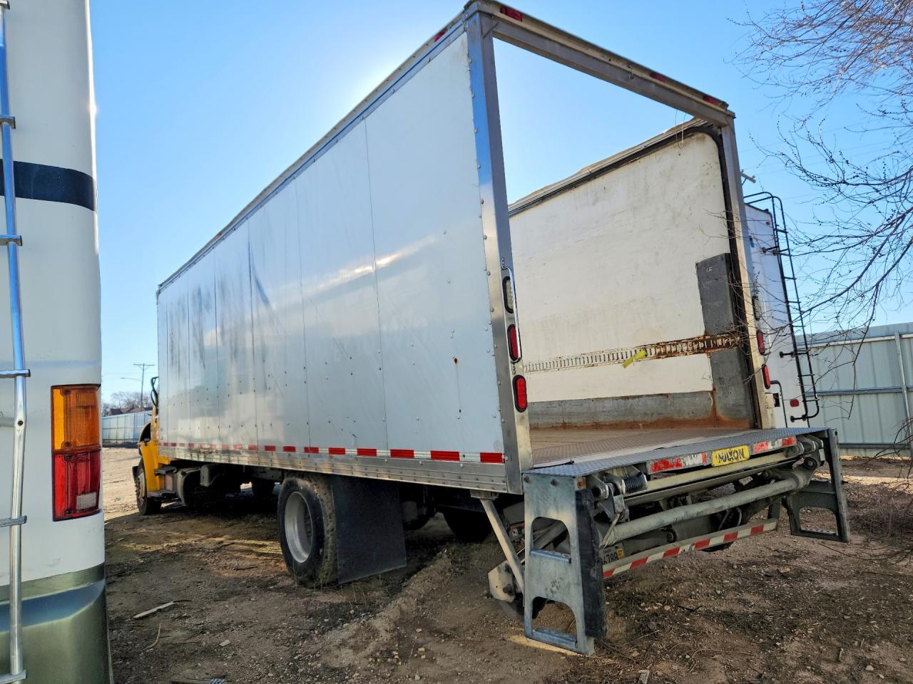 2014 Freigliner 2014 Freightliner Business Class M2 BOX Truck