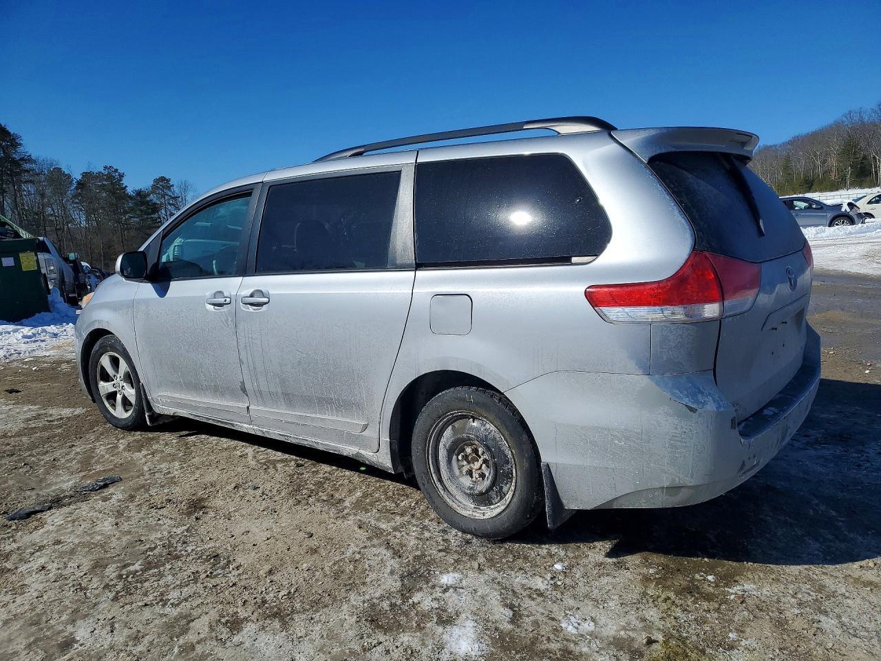 2011 Toyota Sienna le