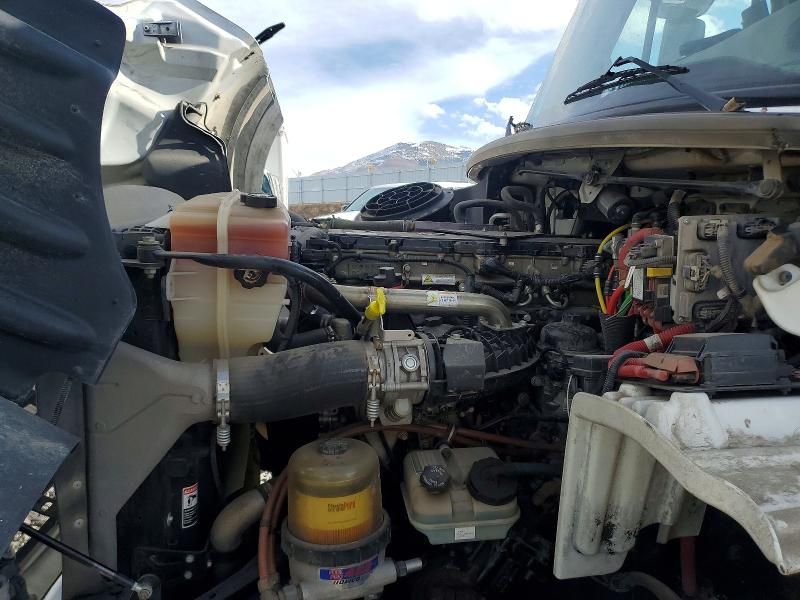 2014 Freightliner Business Class M2 Semi Truck