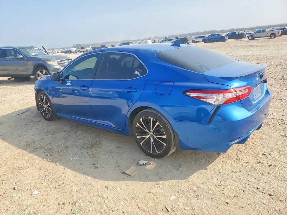 2020 Toyota Camry se