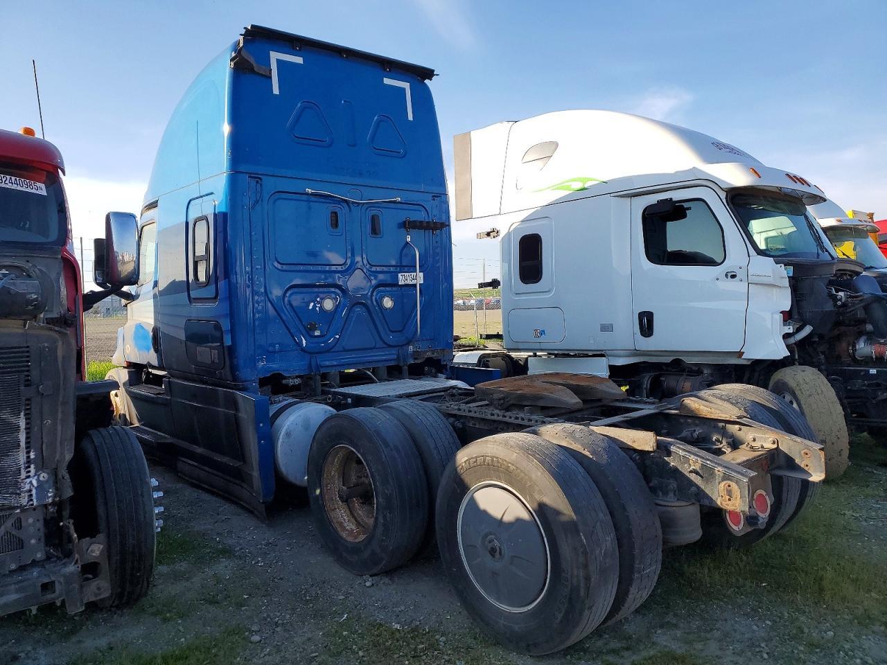 2020 Freightliner Cascadia 126
