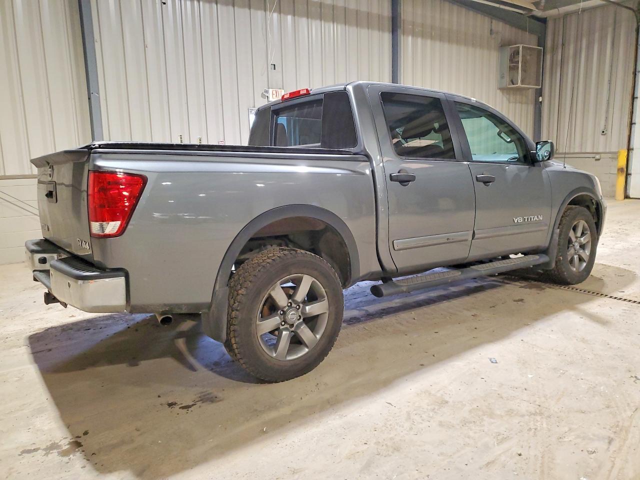 2015 Nissan Titan SV
