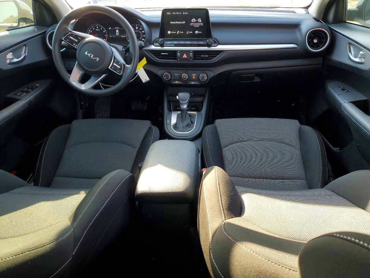 2023 KIA Forte lx