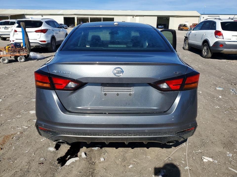 2020 Niss Altima 2.5 sr