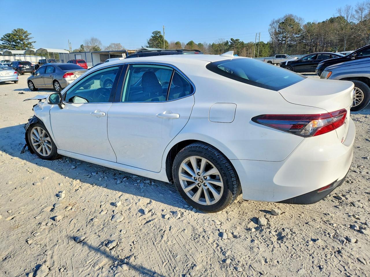 2022 Toyota Camry le
