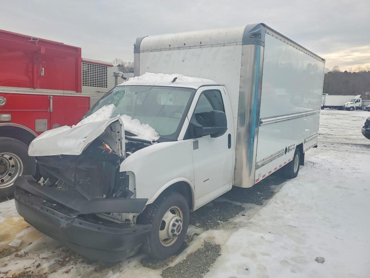 2022 GMC Savana CUT-BOX Truck