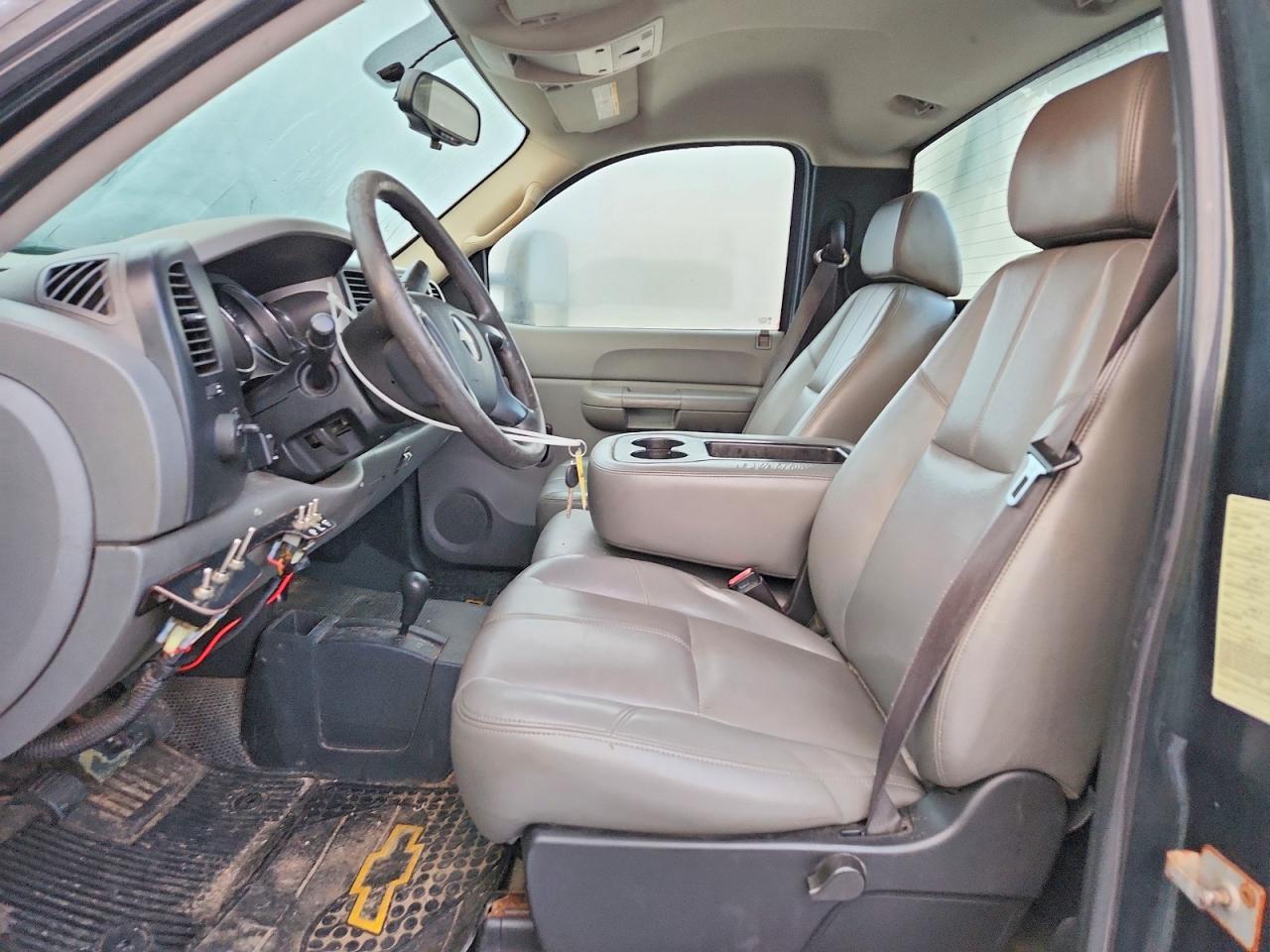 2009 Chevrolet Silverado Flatbed Truck